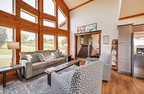 Lindseyville House | Scenic Getaway w/Deck: 7 Mi to Mammoth Cave Park!