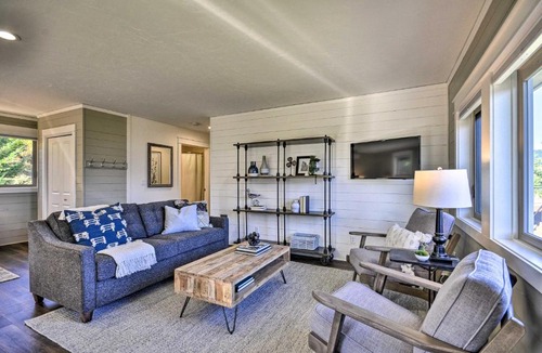 Carson Apartment | Scenic Studio w/Loft & View of the Columbia River
