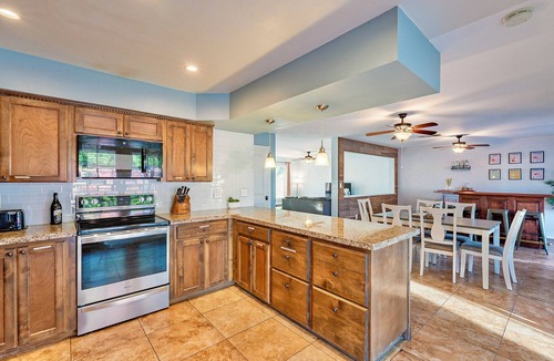 Scottsdale Estates Six House | Scottsdale Arizona - Pool, Hot Tub, & Mini Golf! Perfect for family and groups!