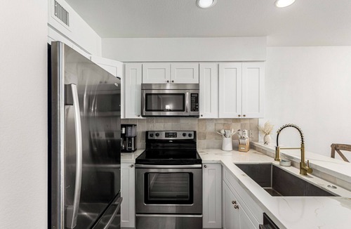 Scottsdale Ranch Condo | SCOTTSDALE BAY CLUB PENTHOUSE CONDO! NEWLY REMODELED POOL W/PRIVATE ACCESS.