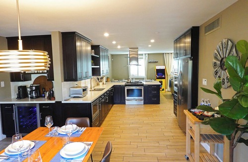 Village Grove House | Scottsdale Golf - Hot Tub - Putting Green - Games - Traeger Grills