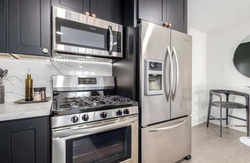 New Papago Parkway House | Scottsdale Retreat | Pool, Putt & More