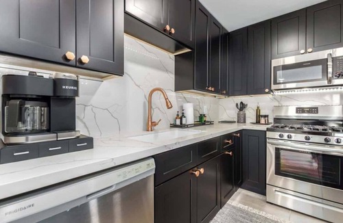 New Papago Parkway House | Scottsdale Retreat | Pool, Putt & More