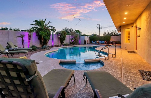 Village Grove House | Scottsdale Southwest Serenity Charming Pool & Hot Tub, Firepit & Grill, Patio, Ping Pong, Concierge