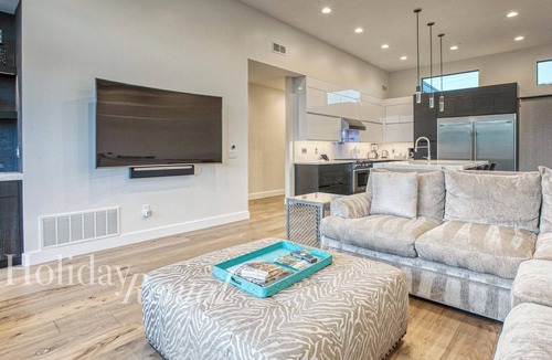 Camelback Park Estates House | Scottsdale Walk to Old Town - 4BR Luxury Villa w/Pool, Spa & Fire Pit