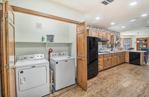 Pinetop-Lakeside Cottage | Screened Porch, Fenced Yard: Lakeside Retreat!