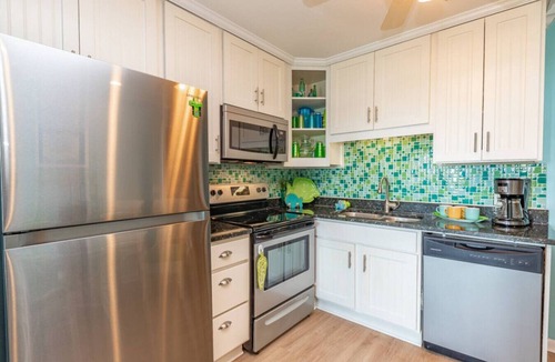 Morehead City Condo | Sea Dreams: Affordable Family Friendly: Ocean Views Pool Linens & Amenities