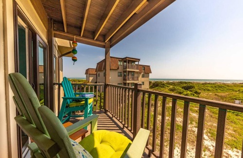 Morehead City Condo | Sea Dreams: Affordable Family Friendly: Ocean Views Pool Linens & Amenities