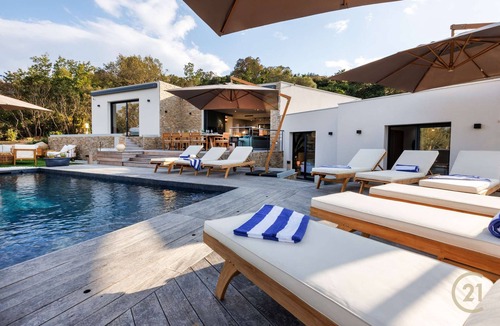 Cirendinu House | Sea view villa with swimming pool just a stone's throw from the beach!