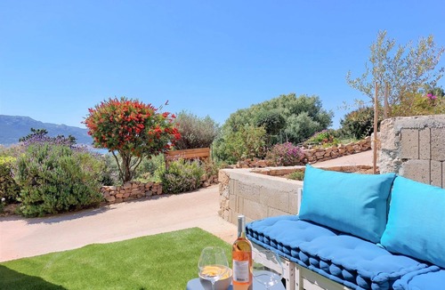 Marine de Davia Apartment | Sea view apartment with terrace and garden