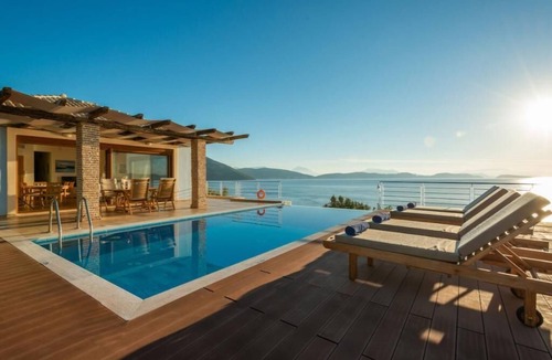 Evgiros Villa | Seafront 'Karavi Villa'; 270° views & sea access