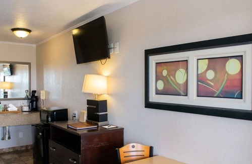 Nags Head Hotel | Seahorse Inn and Cottages