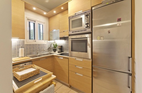 Vouliagmeni Apartment | Seascape Modern Vouliagmeni Apt near Beaches