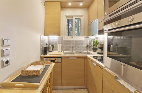 Vouliagmeni Apartment | Seascape Modern Vouliagmeni Apt near Beaches