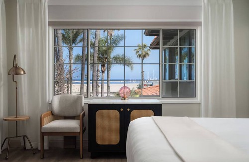 West Beach Hotel | Seaside Escape! Spacious King Stay w/Outdoor Pool & Gym Access | Pets Welcome!