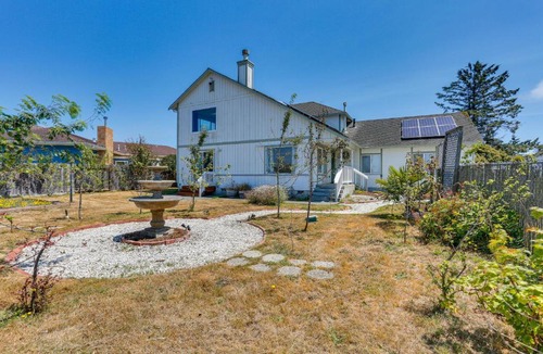 Eureka House | Seaside Eureka Vacation Rental w/Bay Views!