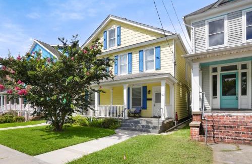 Cape Charles House | Seaside - Traditional duplex in historic downtown!