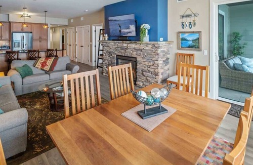 Sandpoint Condo | Seasons Lakefront Escape | Pool, Hot Tub & Views