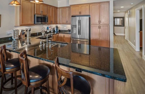 Sandpoint Condo | Seasons Lakefront Escape | Pool, Hot Tub & Views