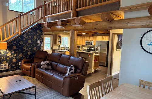 Kila House | Secluded 3 bed house in Kila with flowing creek, hot tub, with plenty of parking