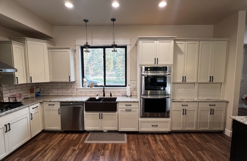 Featherville Cabin | Secluded 7,800 SqFt Cabin in the Woods- Pond, River, Theater, Disc Golf & More