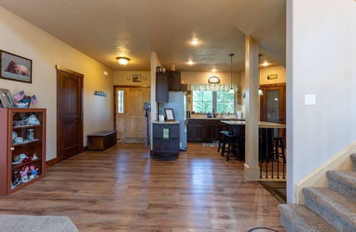 Cascade Cabin | Secluded cabin on 6 acres- wood fireplace- sleeps 11