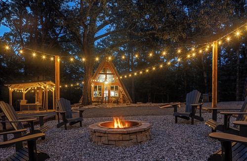 Almo Cabin | Secluded Cabin with Hot Tub, Firepit