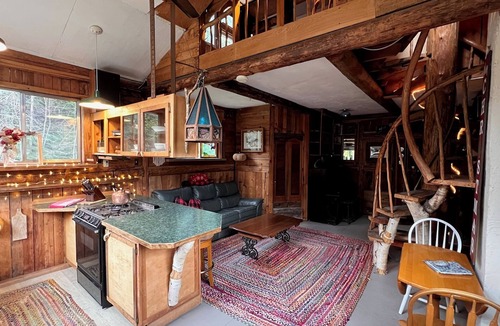 Clark Fork Cabin | Secluded Cozy Log Cabin