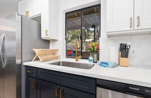 Oakhurst House | Secluded Haven Views -Spa/Arcade/EV charger near Yosemite