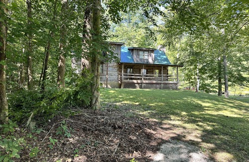 Stanton Cabin | Secluded Large Group Authentic Cabin with fishing, a hot tub and wi-fi