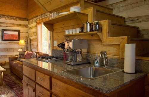 Panguitch House | Secluded Log Cabin | Stunning Views | Near Bryce Canyon