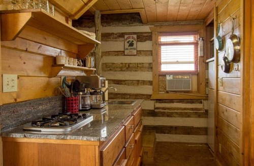 Panguitch House | Secluded Log Cabin | Stunning Views | Near Bryce Canyon