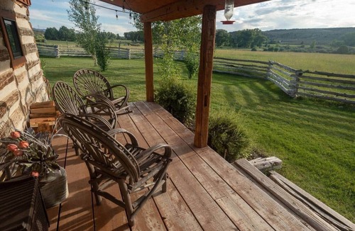 Panguitch House | Secluded Log Cabin | Stunning Views | Near Bryce Canyon