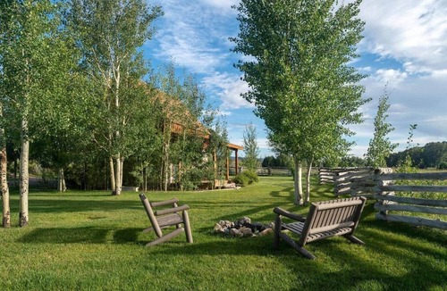 Panguitch House | Secluded Log Cabin | Stunning Views | Near Bryce Canyon