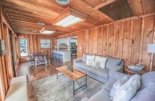 Somerset Cabin | Secluded Luxurious Cabin, Sleeps 16, Hot tub Sauna