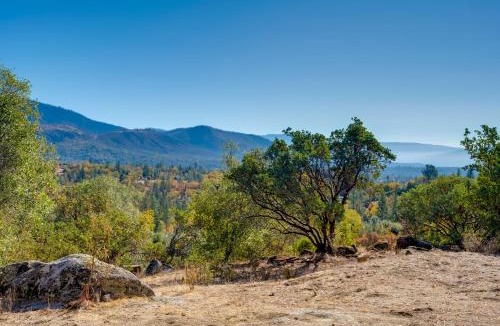 North Fork House | Secluded Mountain Hideaway < 8 Miles to Bass Lake!