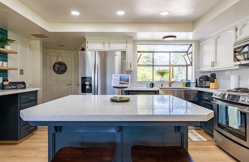 Three Rivers Villa | Secluded Mountain Top Family Villa with Views Spa & Arcade