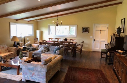 Geyserville House | Secluded Russian River Farmhouse: Vinyard Retreat, minutes from Healdsburg