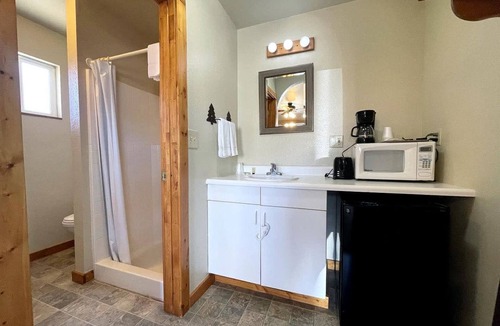 Zion National Park East Entrance Cabin | Secluded Wooden Cabin in Mount Camel, Utah