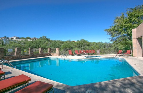 Tucson Condo | Second Floor Spacious 2 bedrm/1 bath with Fantastic Mountain Views