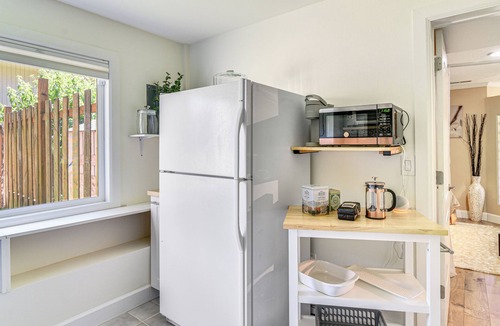 Beaverton Apartment | Secret Garden Healing Retreat! Beaverton Nike Area