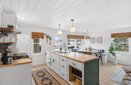 Town of Torrey House | Seneca Lake Cottage | Lakefront Retreat
