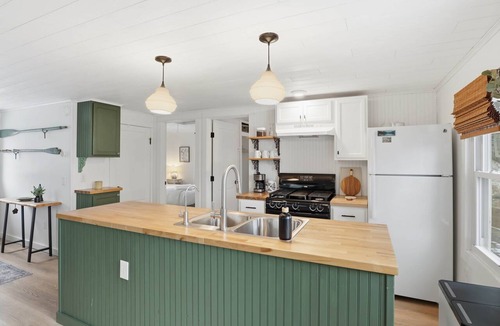 Town of Torrey House | Seneca Lake Cottage | Lakefront Retreat