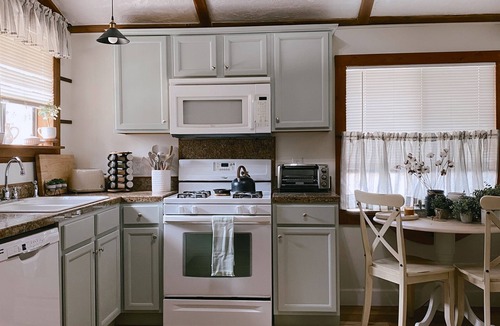 Springville Cottage | Sequoia Escape . Close to The Springville Ranch Venue & Sequoia Nat. Park.