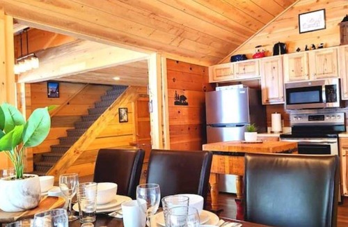 Wilsonia Cabin | Sequoia Splendor - Historic Charm meets Modern Renovation inside Kings Canyon NP