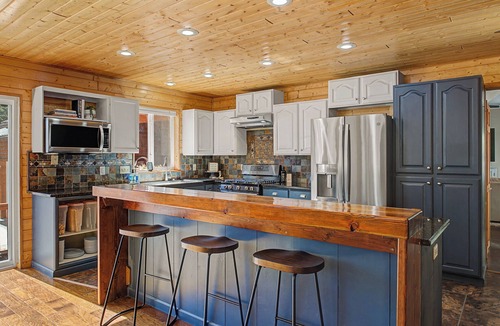 Mammoth Creek Cabin | Serene 4-bedroom cabin in charming Panguitch Lake perfect for relaxing getaway