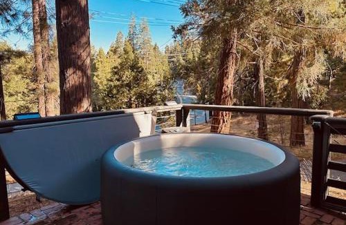 Blue Jay House | Serene Cabin