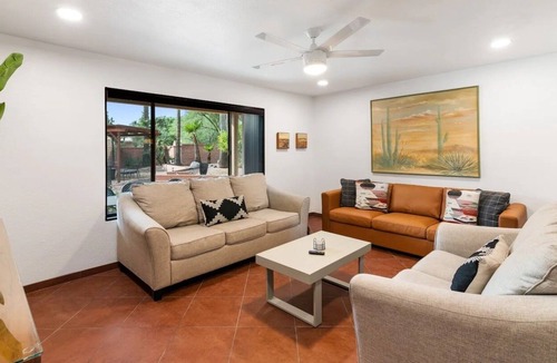 Tucson House | 🏝 Serene Foothills Oasis w/ Pool & Grill, Sleeps 10 🏝