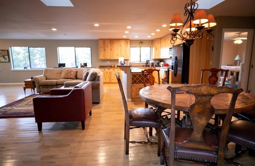 Strawberry House | Serene Mountain Oasis: Private Starlit Hot Tub & Fire Pit