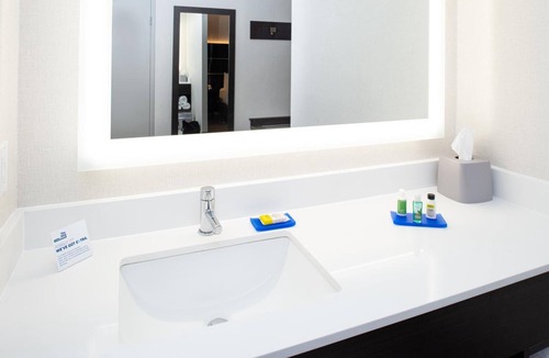 Dent Hotel | Serene Room w/Breakfast Perfect for Exploring Cincinnati + Nearby Attractions